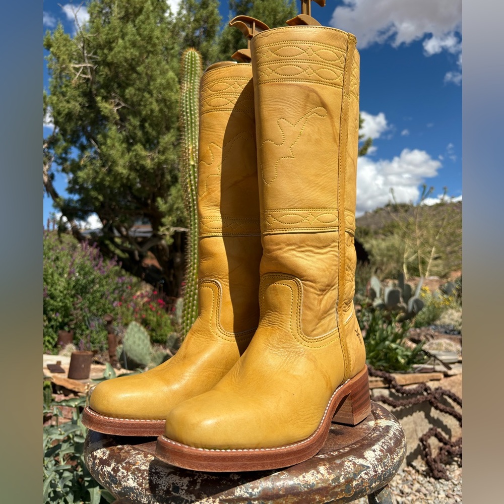 FRYE πΊπΈ Campus Longhorn Stitch Boots In Banana - Picture 10 of 16